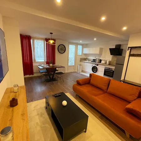 Le Jardin Niortais - Hyper Centre- Proche Gare - Paisible - Grand Jardin Prive, Wifi Hd -netflix *