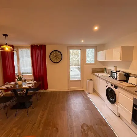 Le Jardin Niortais - Hyper Centre- Proche Gare - Paisible - Grand Jardin Privé, Wifi Hd -netflix