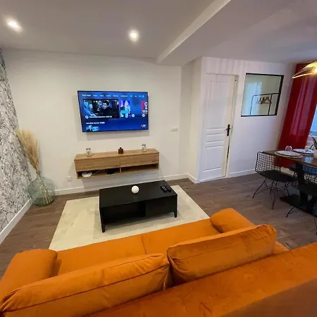 Le Jardin Niortais - Hyper Centre- Proche Gare - Paisible - Grand Jardin Prive, Wifi Hd -netflix Apartment Niort