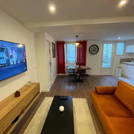 Le Jardin Niortais - Hyper Centre- Proche Gare - Paisible - Grand Jardin Prive, Wifi Hd -netflix *