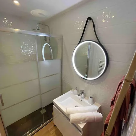 Appartamento Le Jardin Niortais - Hyper Centre- Proche Gare - Paisible - Grand Jardin Privé, Wifi Hd -netflix *